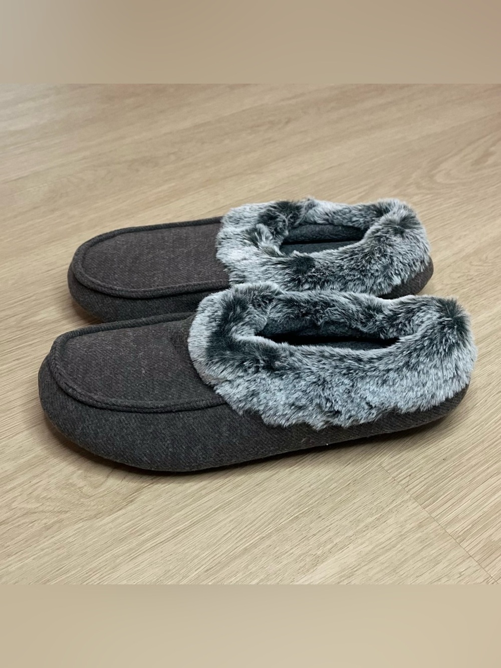 Ultraideas Women's Charcoal Gray Faux-Fur Lined Slippers Size 9-10